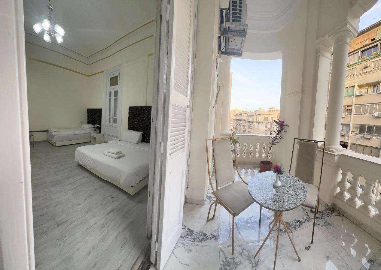 אכסניה Palace Court *