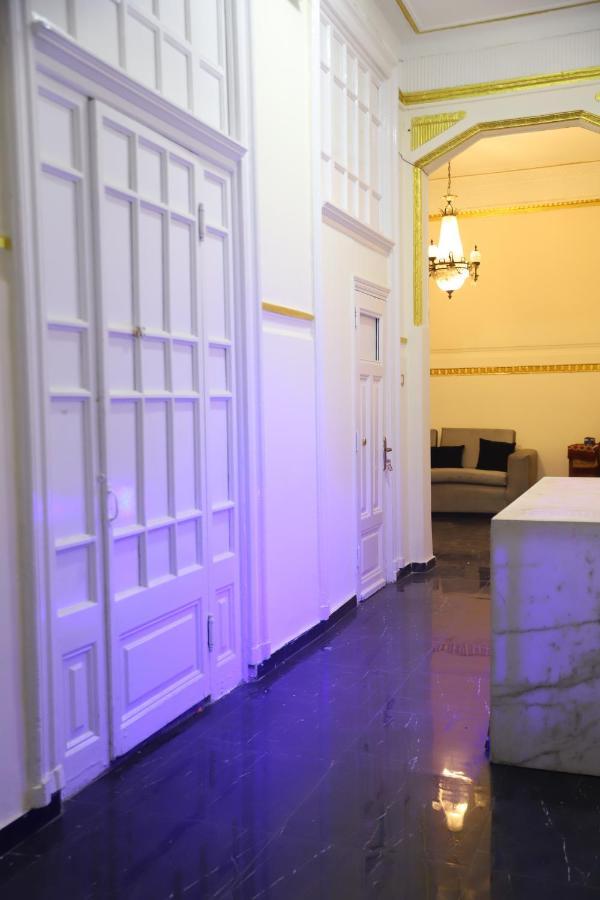 Palace Court *